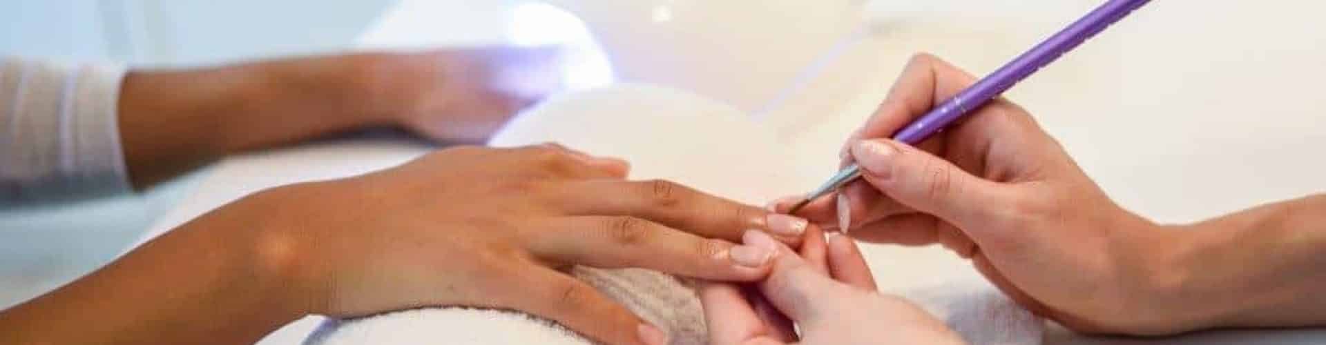 close-up-beautician-painting-woman-s-nails-with-brush-nail-salon-p8zjffnju4udzuo6zb4ttre80qtd4crk1kiqxmjgco (1)